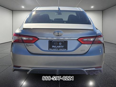 Used 2019 Toyota Camry SE image 4