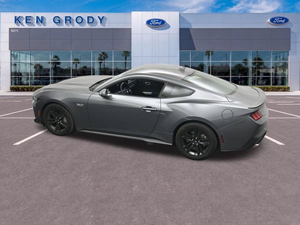 Used 2025 Ford Mustang GT RWD image 16