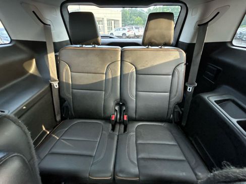Used 2022 GMC Acadia AT4 w/ Technology Package AWD/4WD image 34