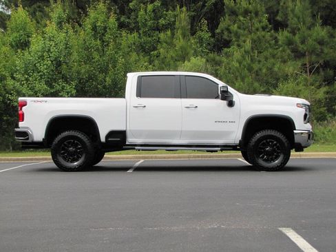 Used 2024 Chevrolet Silverado 2500 LTZ AWD/4WD image 4