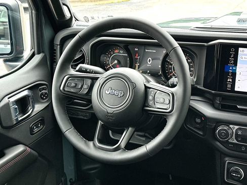 New 2026 Jeep Wrangler Unlimited Rubicon AWD/4WD image 27