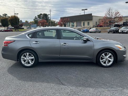 Used 2015 Nissan Altima 2.5 SV w/ Convenience Package image 8