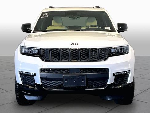 Used 2025 Jeep Grand Cherokee L Limited w/ Black Appearance Package AWD/4WD image 4