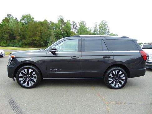 Used 2025 Ford Expedition Platinum w/ Driver's Package AWD/4WD image 1