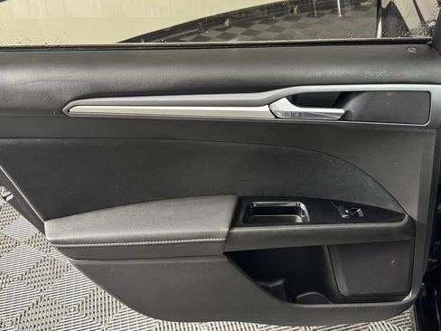 Used 2016 Ford Fusion SE FWD image 26