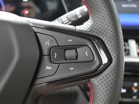 New 2025 Chevrolet Trax RS w/ Sunroof Package image 22