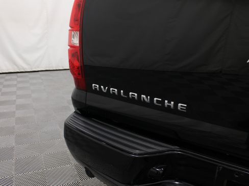 Used 2013 Chevrolet Avalanche LTZ AWD/4WD image 26