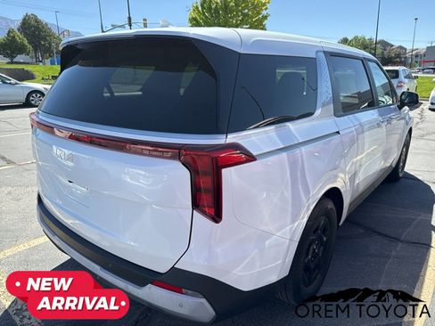 Used 2025 Kia Carnival FWD image 12