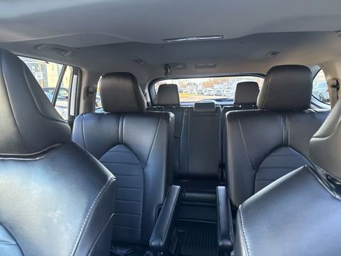 Certified 2023 Toyota Highlander XLE image 25