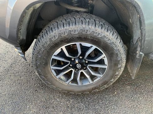 Used 2020 Toyota Tacoma TRD Sport w/ Technology Package image 6