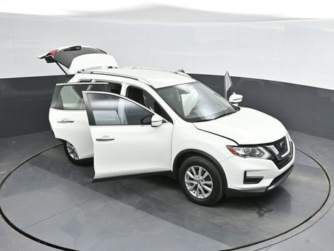 Used 2020 Nissan Rogue SV image 48