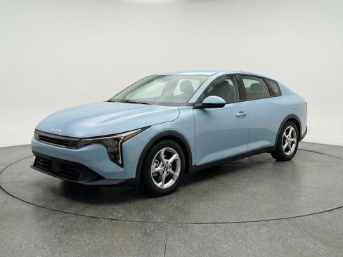 Used 2025 Kia K4 FWD image 3