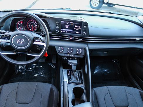 Used 2023 Hyundai Elantra SE FWD image 14