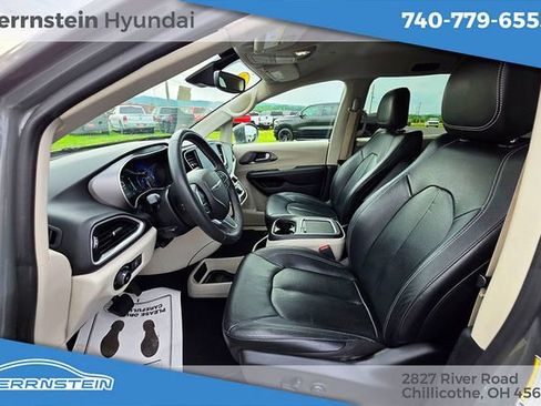 Used 2022 Chrysler Pacifica Touring-L FWD image 21