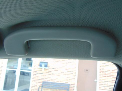 Used 2022 Nissan Frontier SV image 15