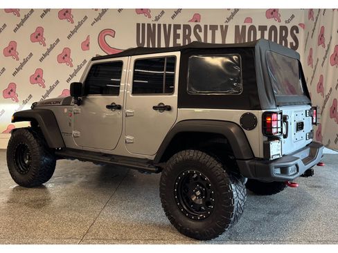 Used 2017 Jeep Wrangler Unlimited Rubicon AWD/4WD image 9