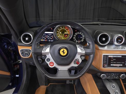 Used 2017 Ferrari California T RWD image 26