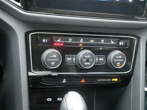 Used 2022 Volkswagen Atlas SEL Premium image 21