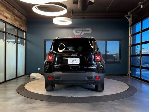 Used 2022 Jeep Renegade Latitude w/ Convenience Group image 4