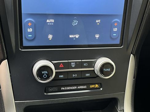 Used 2023 Ford Edge SE image 19