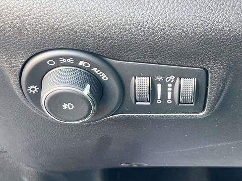 Used 2024 Jeep Compass Latitude image 19