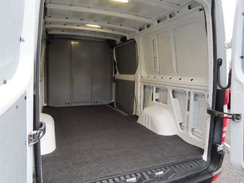 Used 2015 Mercedes-Benz Sprinter 2500 image 17
