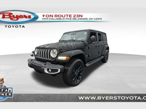 Used 2025 Jeep Wrangler Unlimited Sahara image 1