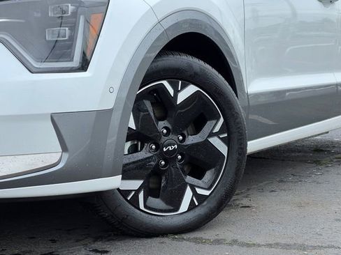 Certified 2024 Kia Niro Wave w/ Wave Preserve Package image 2
