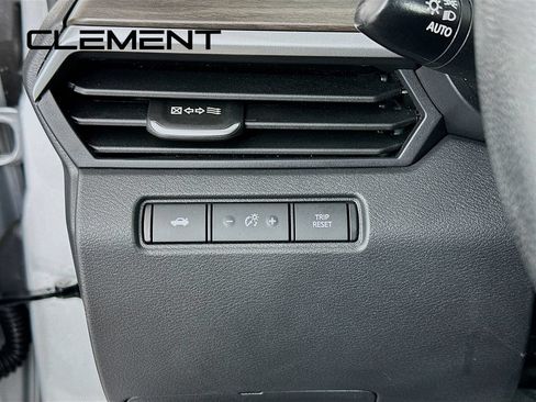 Used 2024 Nissan Altima 2.5 SV FWD image 14