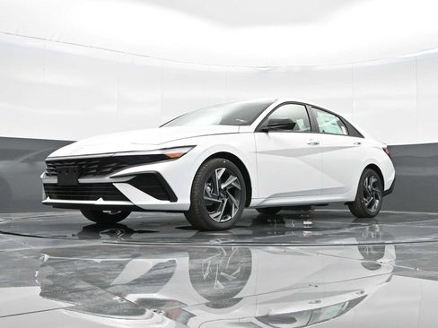 Used 2025 Hyundai Elantra Sport image 29