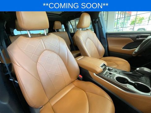 Used 2023 Toyota Highlander Platinum AWD/4WD image 18