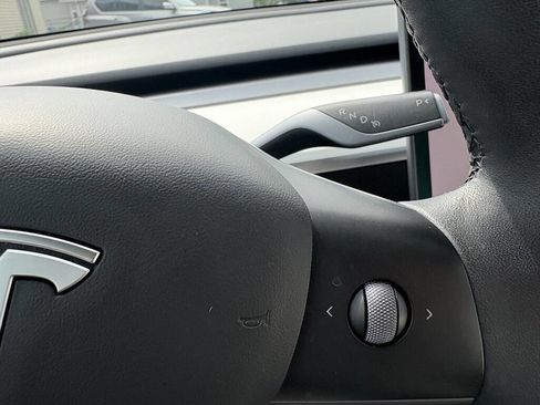 Used 2022 Tesla Model Y Long Range AWD/4WD image 21