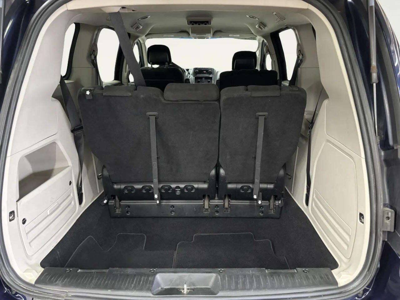 Used 2013 Dodge Grand Caravan SE FWD image 16