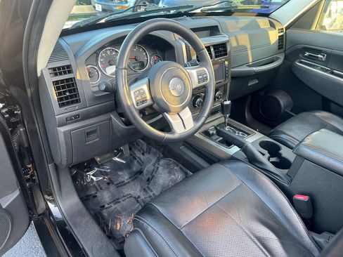 Used 2012 Jeep Liberty Limited Jet w/ Comfort/Convenience Group image 19