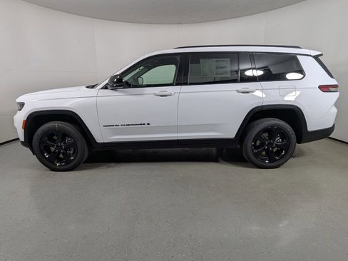 New 2025 Jeep Grand Cherokee L Altitude RWD image 4