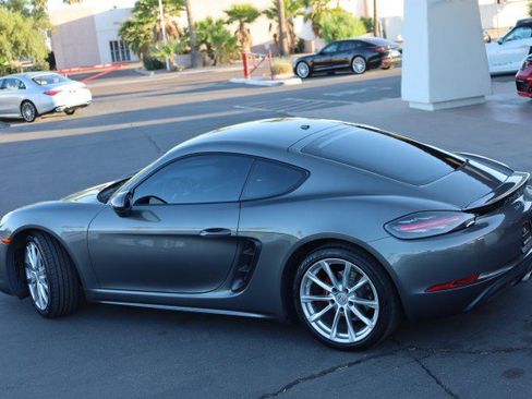 Used 2018 Porsche 718 Cayman RWD image 16
