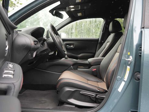 Used 2025 Honda HR-V Sport image 15