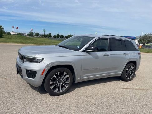 Used 2022 Jeep Grand Cherokee Overland AWD/4WD image 6