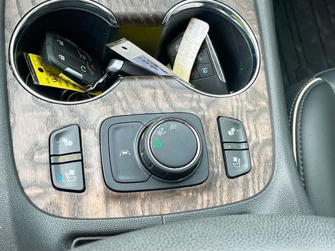 Used 2021 GMC Acadia Denali w/ Denali Technology Package FWD image 21