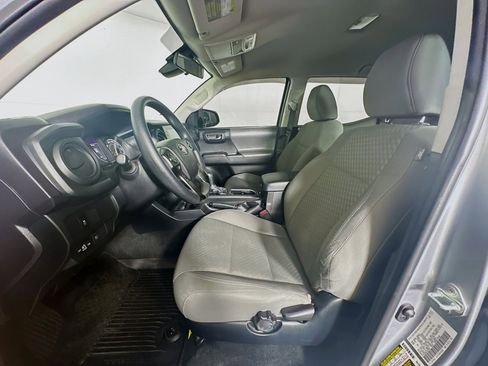Used 2022 Toyota Tacoma SR w/ SR Convenience Package image 13