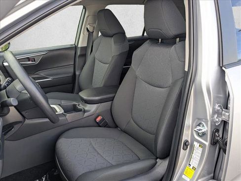 Used 2025 Toyota RAV4 XLE image 15