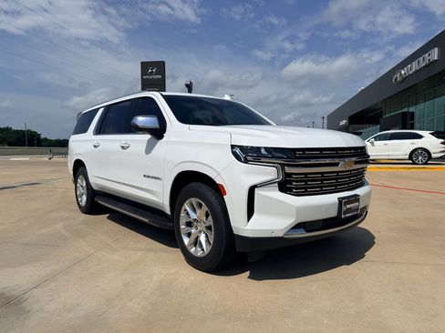 Used 2022 Chevrolet Suburban Premier RWD image 2