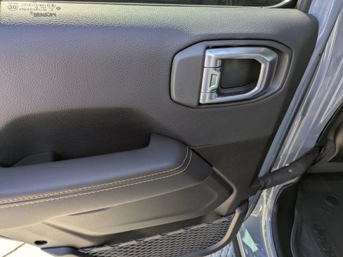 New 2026 Jeep Gladiator Sport AWD/4WD image 8