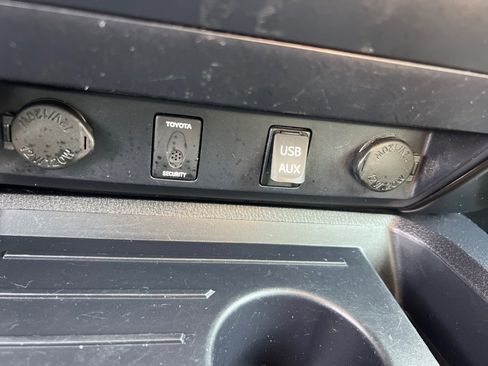 Used 2018 Toyota Tundra Limited w/ Limited Premium Package image 38