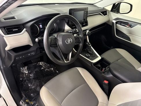 Used 2021 Toyota RAV4 XLE Premium AWD/4WD image 17