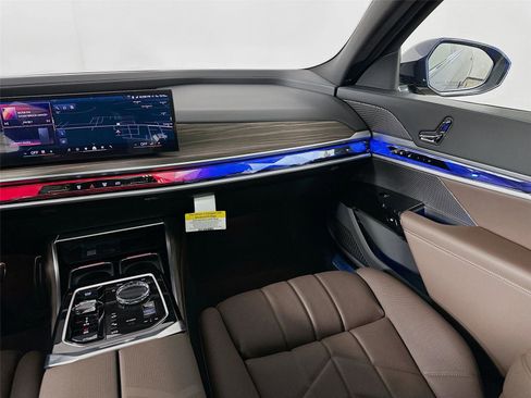 New 2026 BMW i7 xDrive60 image 24