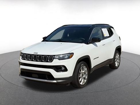 Used 2025 Jeep Compass Limited AWD/4WD image 8