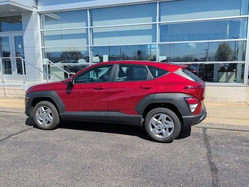 Used 2024 Hyundai Kona SE image 3