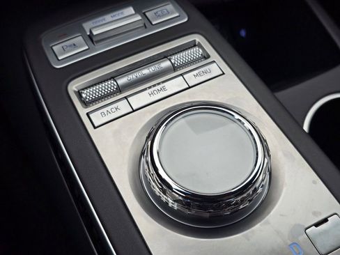 Certified 2025 Genesis GV70 3.5T Sport w/ Sport Prestige Package AWD/4WD image 33