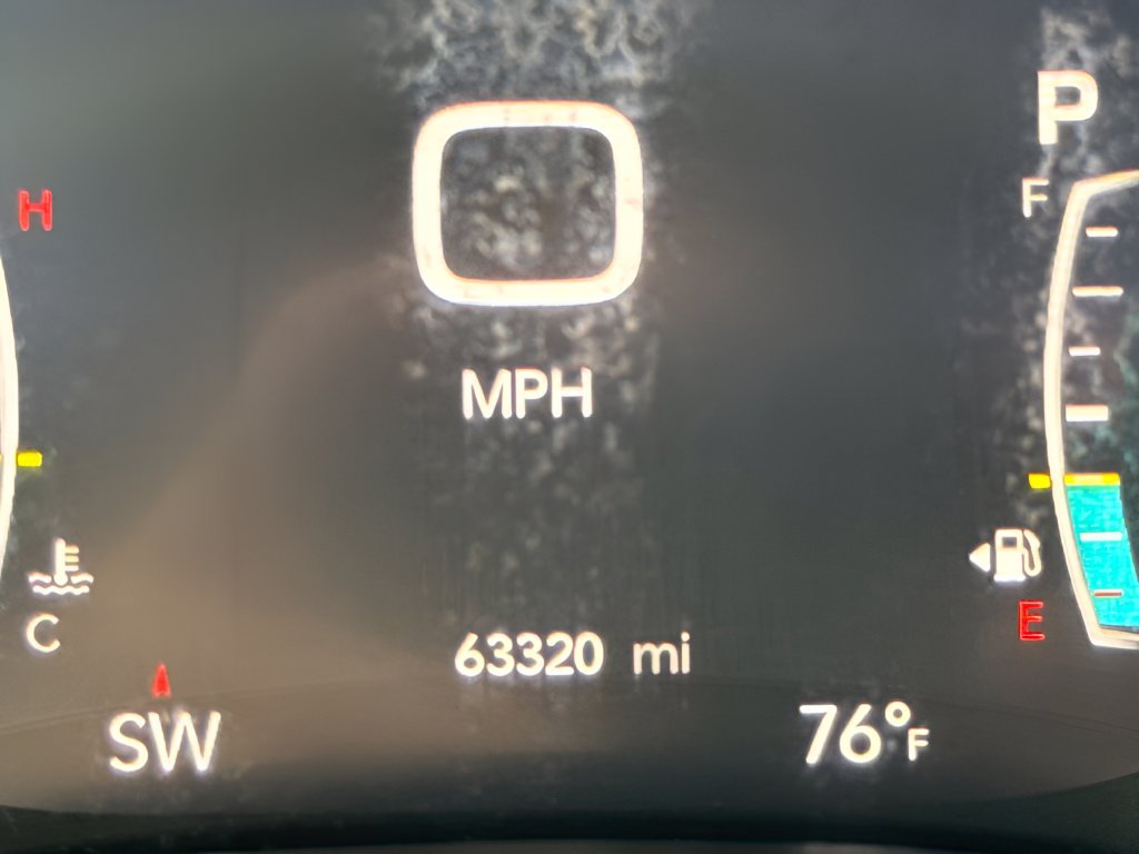 Used 2024 Chrysler Pacifica Touring-L FWD image 23